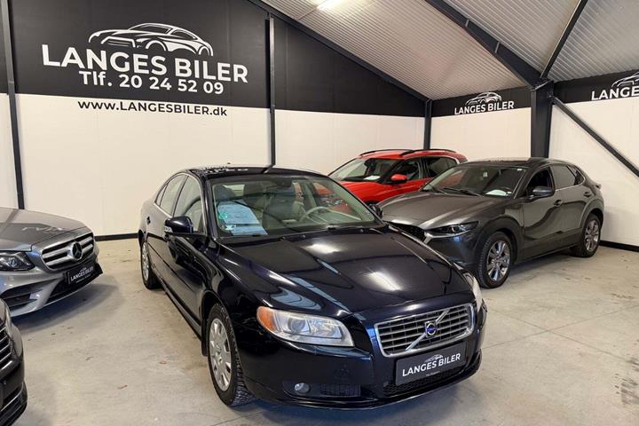 Blå Volvo S80 fra 2007 set udefra