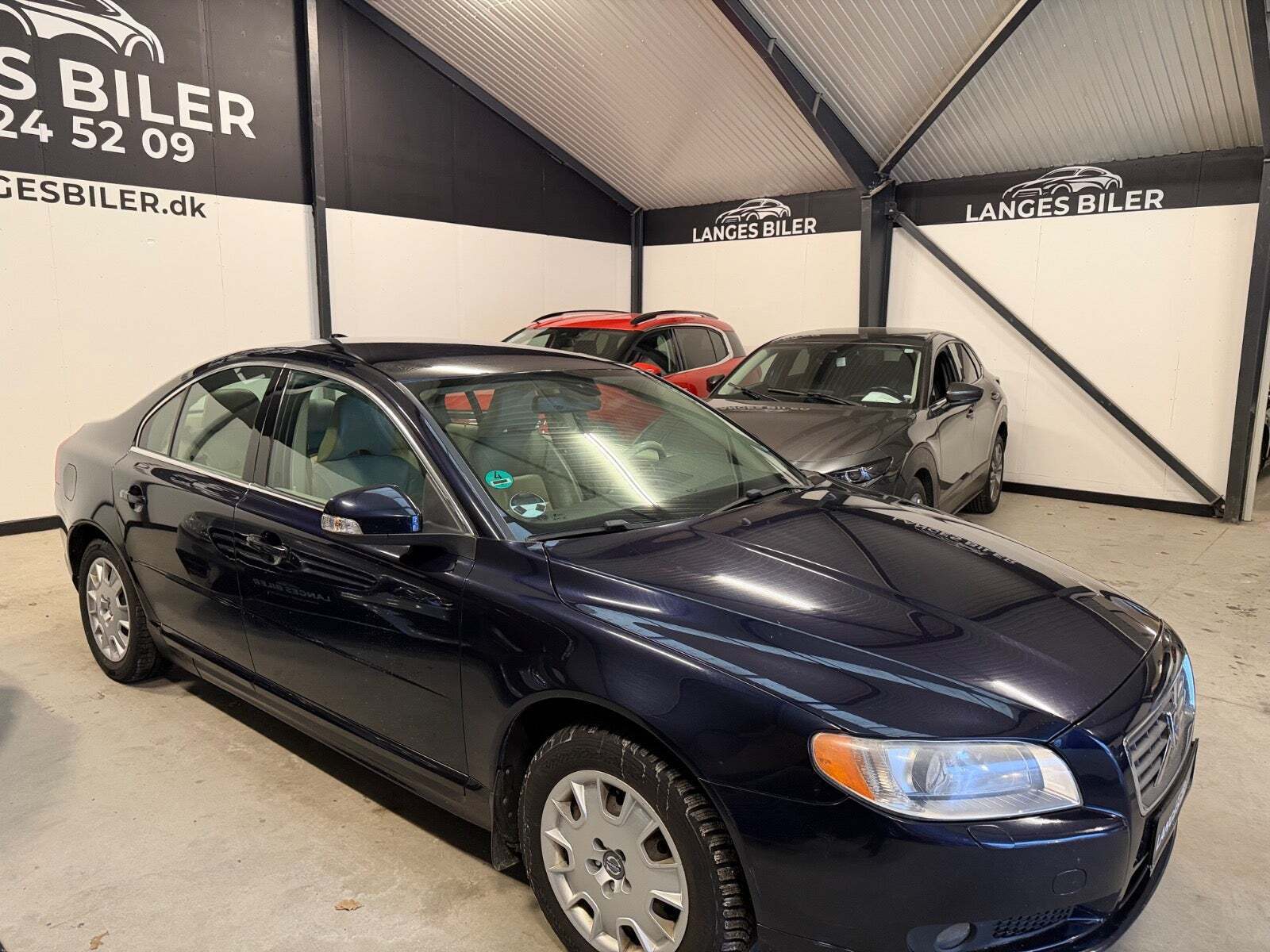 Blå Volvo S80 fra 2007 set udefra