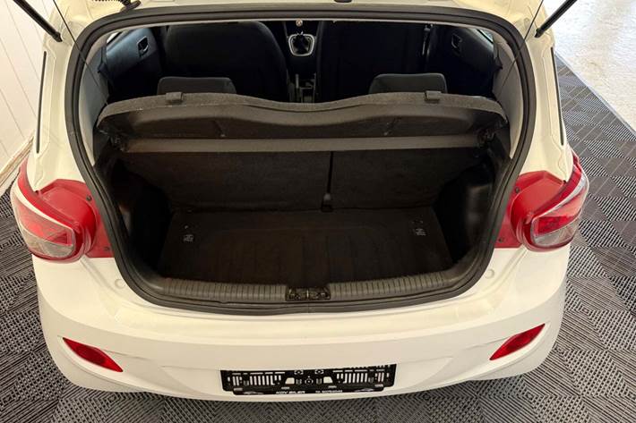 Hvid Hyundai i10 fra 2016