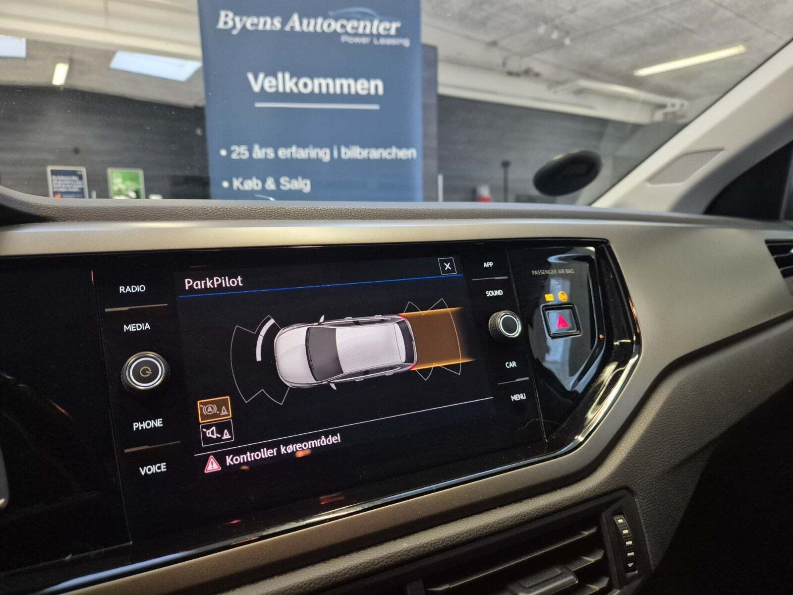 Grå VW Polo fra 2018