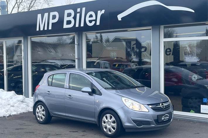 Blå Opel Corsa fra 2010