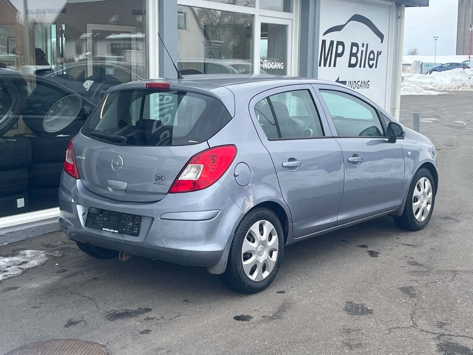 Blå Opel Corsa fra 2010