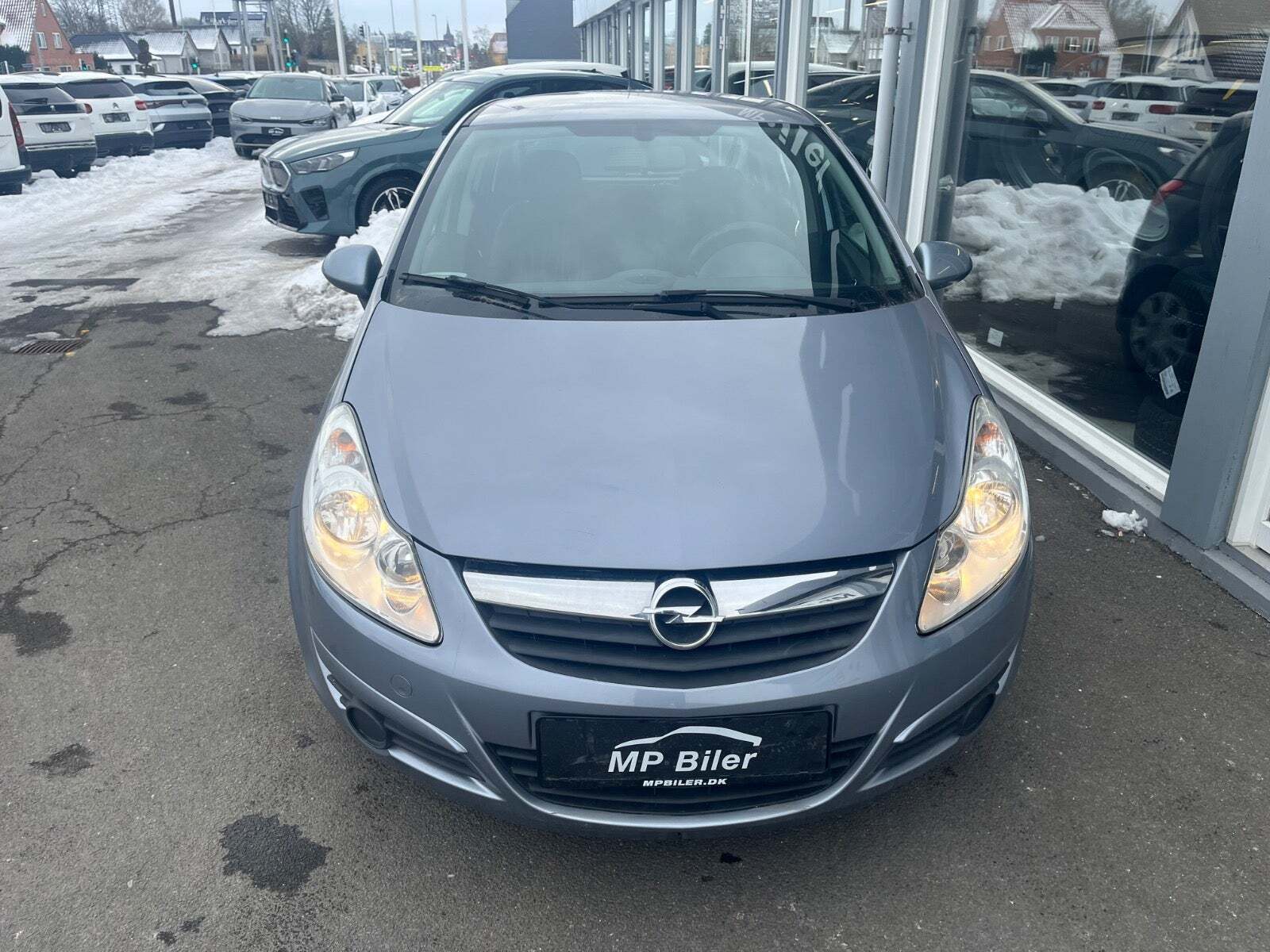 Blå Opel Corsa fra 2010