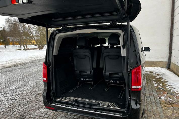 Sort Mercedes EQV300 fra 2021