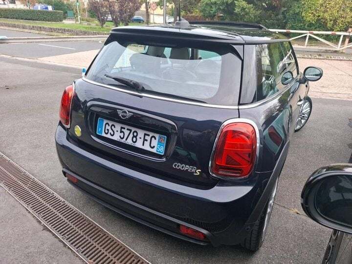 Sort Mini Cooper SE fra 2024
