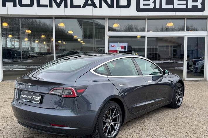 Grå Tesla Model 3 fra 2019