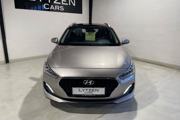 Beige Hyundai i30 fra 2018