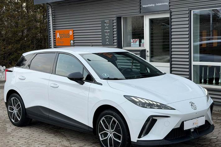 Hvid MG 4 fra 2022 set udefra