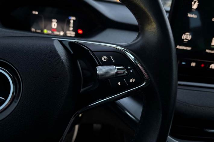 Blå Skoda Enyaq fra 2021