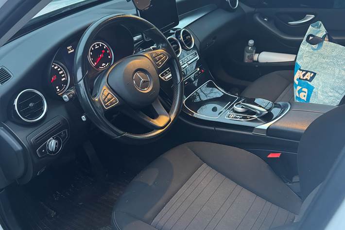Hvid Mercedes C-Klasse fra 2015