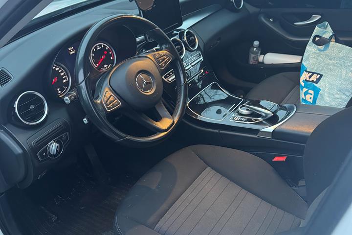 Hvid Mercedes C-Klasse fra 2015