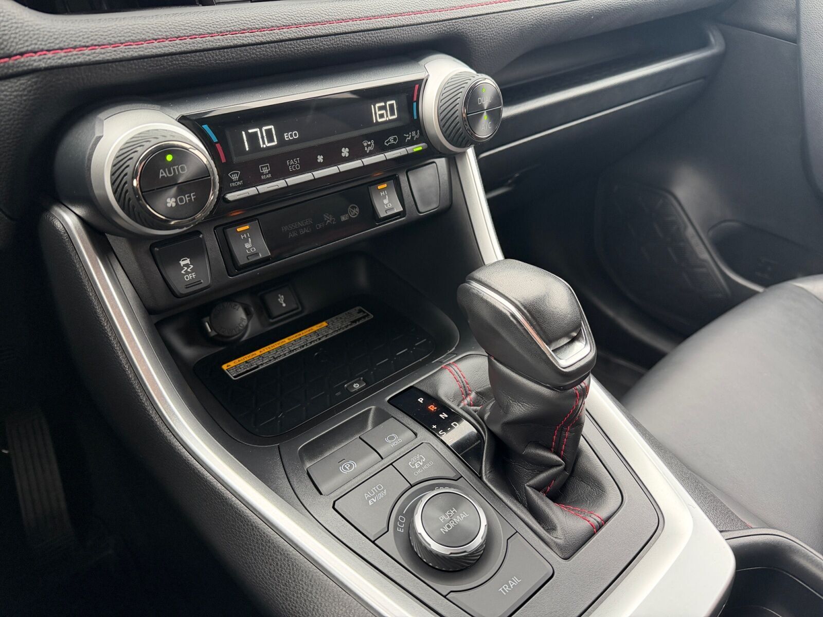 Grå Toyota RAV4 Plug-in fra 2021