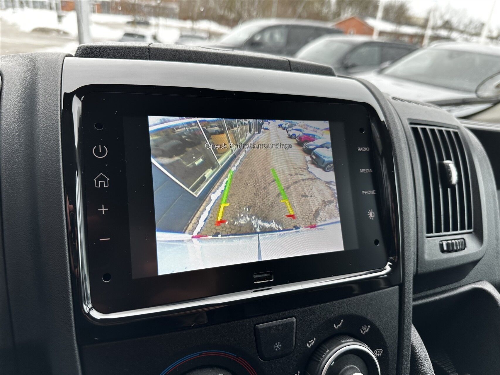 Hvid Peugeot BOX fra 2025