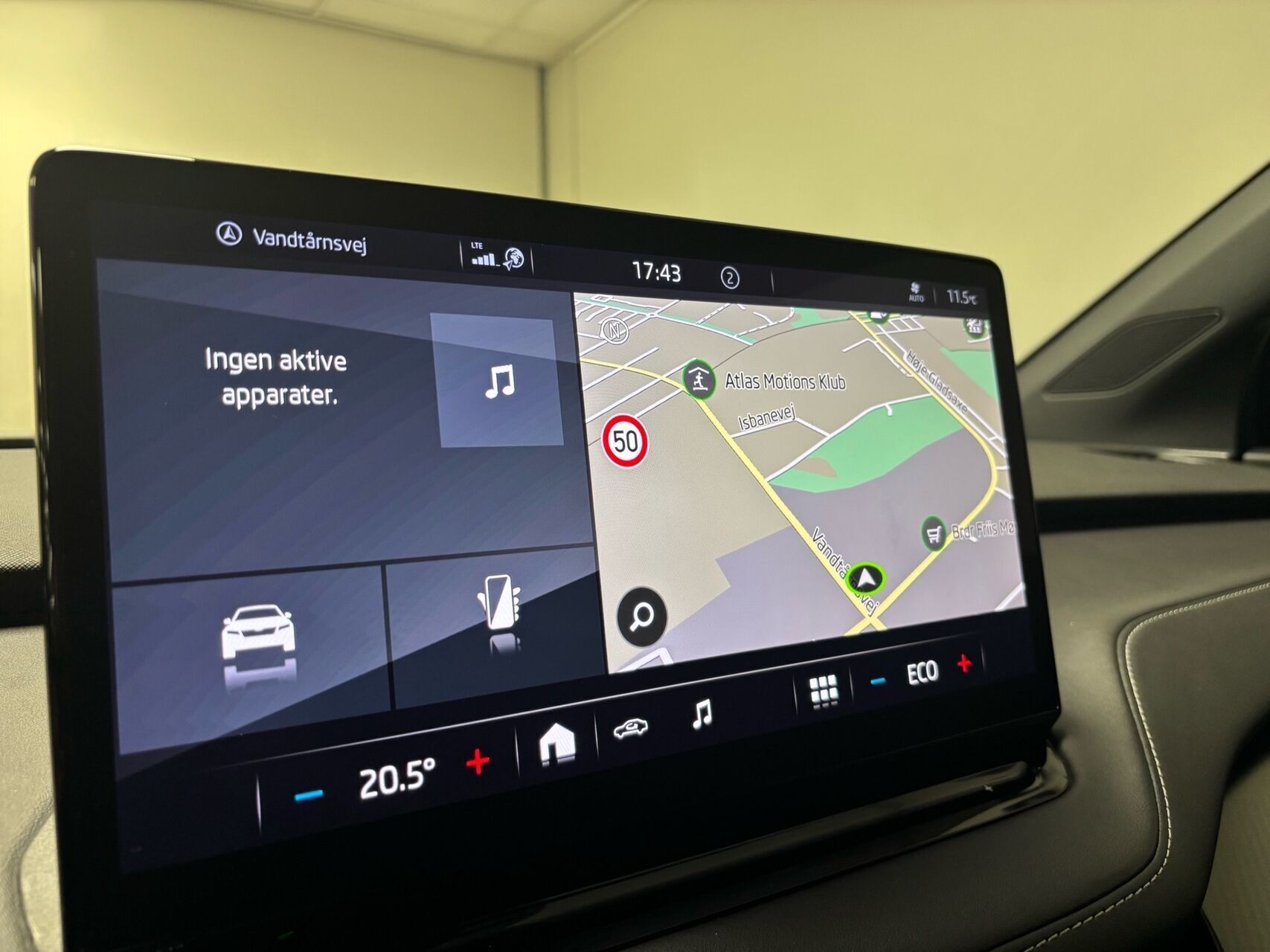 Blå Skoda Enyaq fra 2022