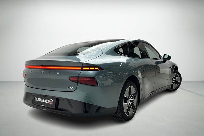 Grøn Xpeng P7 fra 2025