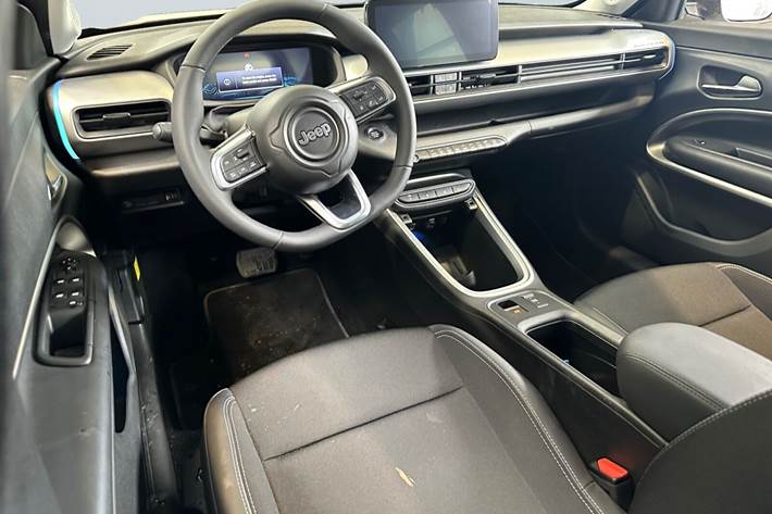 Beige Jeep Avenger fra 2025