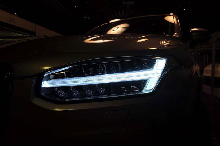 Sølv Volvo XC90 fra 2023