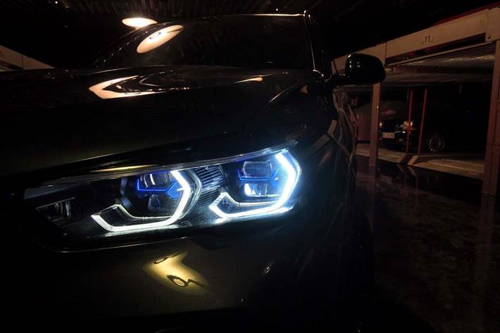 Grå BMW X5 fra 2022