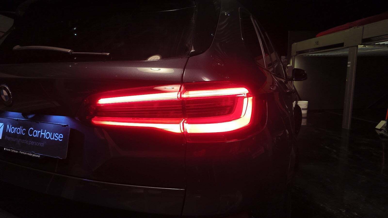 Grå BMW X5 fra 2022