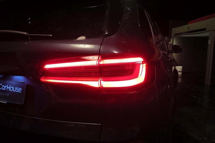 Grå BMW X5 fra 2022