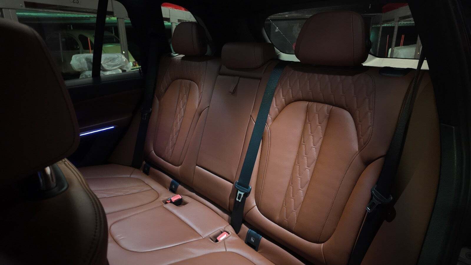 Grå BMW X5 fra 2022