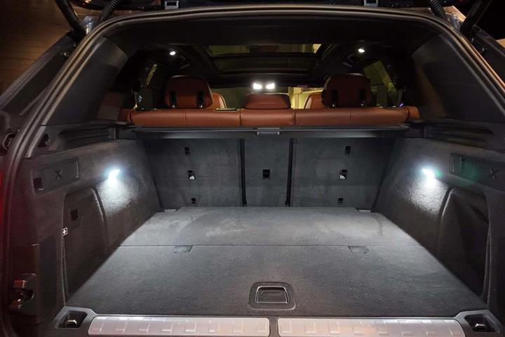 Grå BMW X5 fra 2022