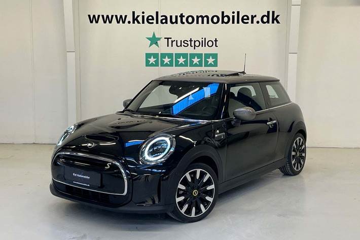 Sort Mini Cooper SE fra 2022 set udefra