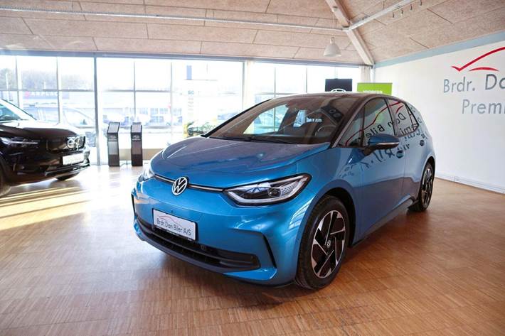 Blå VW ID.3 fra 2025 set udefra