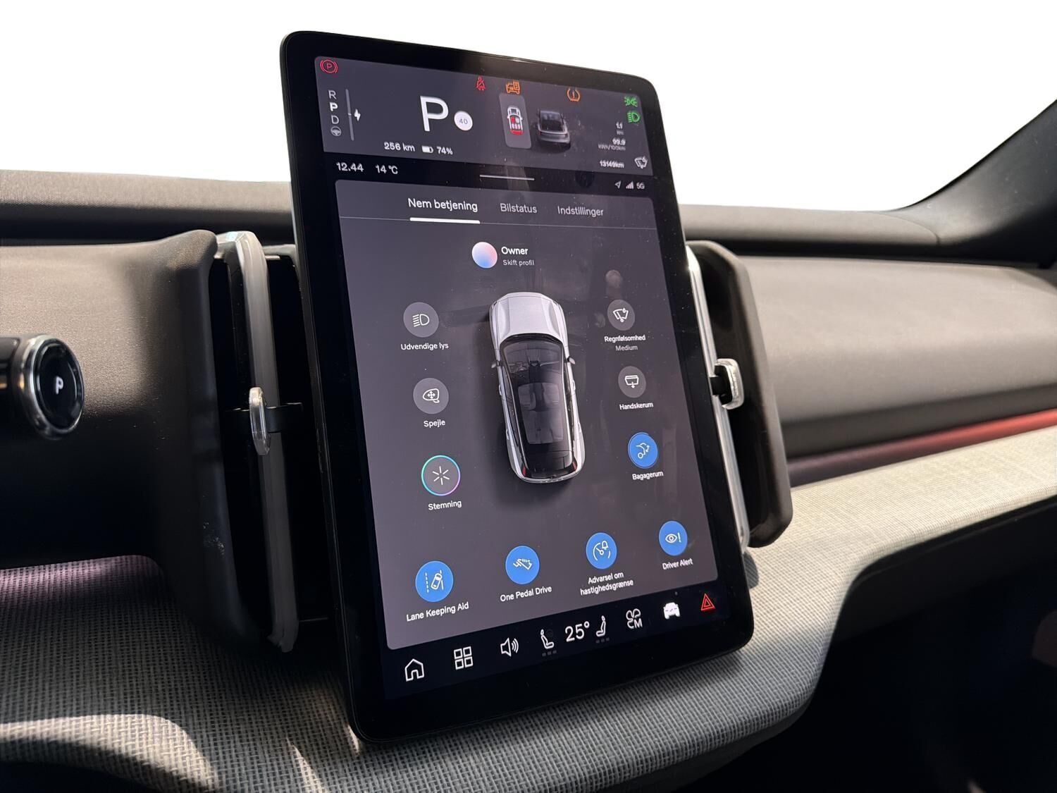 Grå Volvo EX30 fra 2024