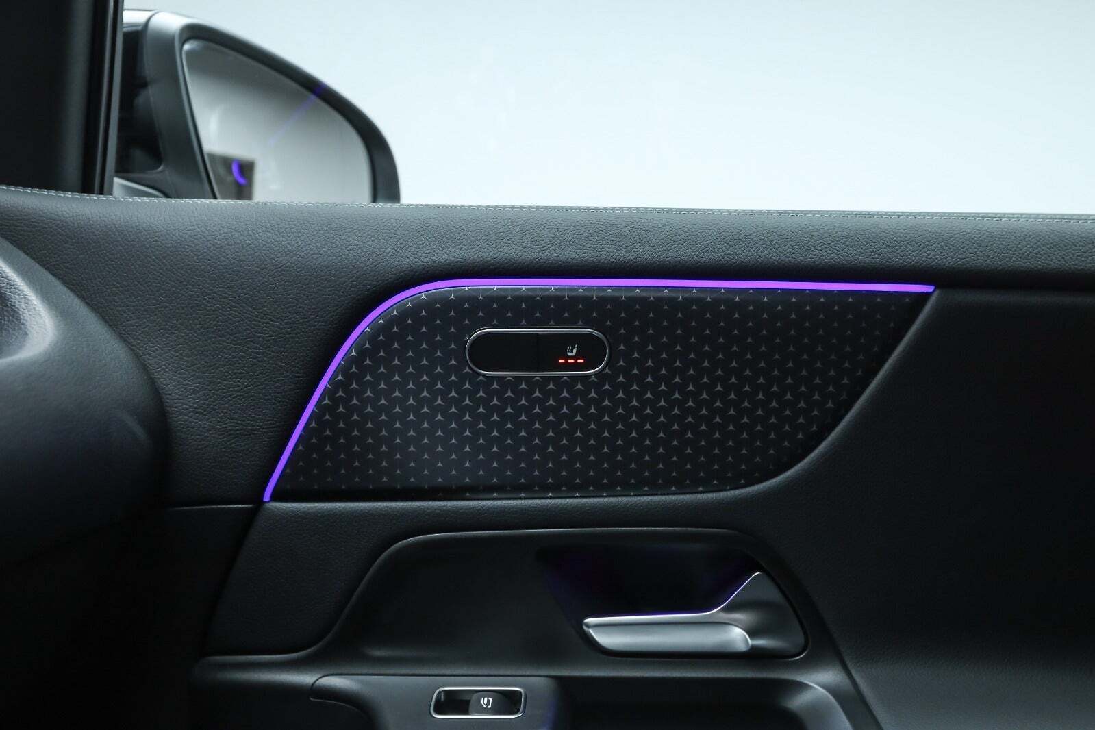 Sort Mercedes EQA350 fra 2024