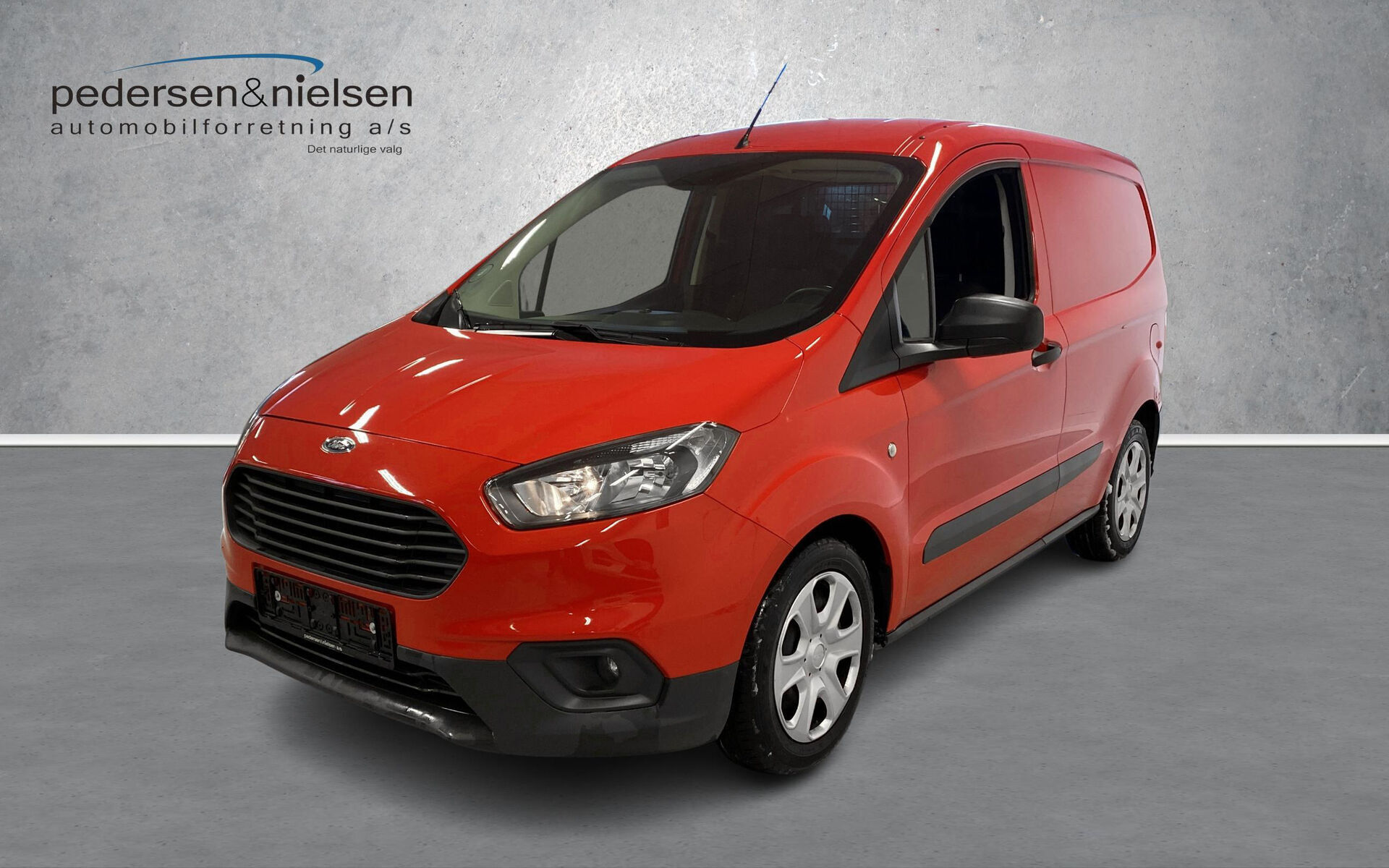Rød Ford Transit Courier fra 2022