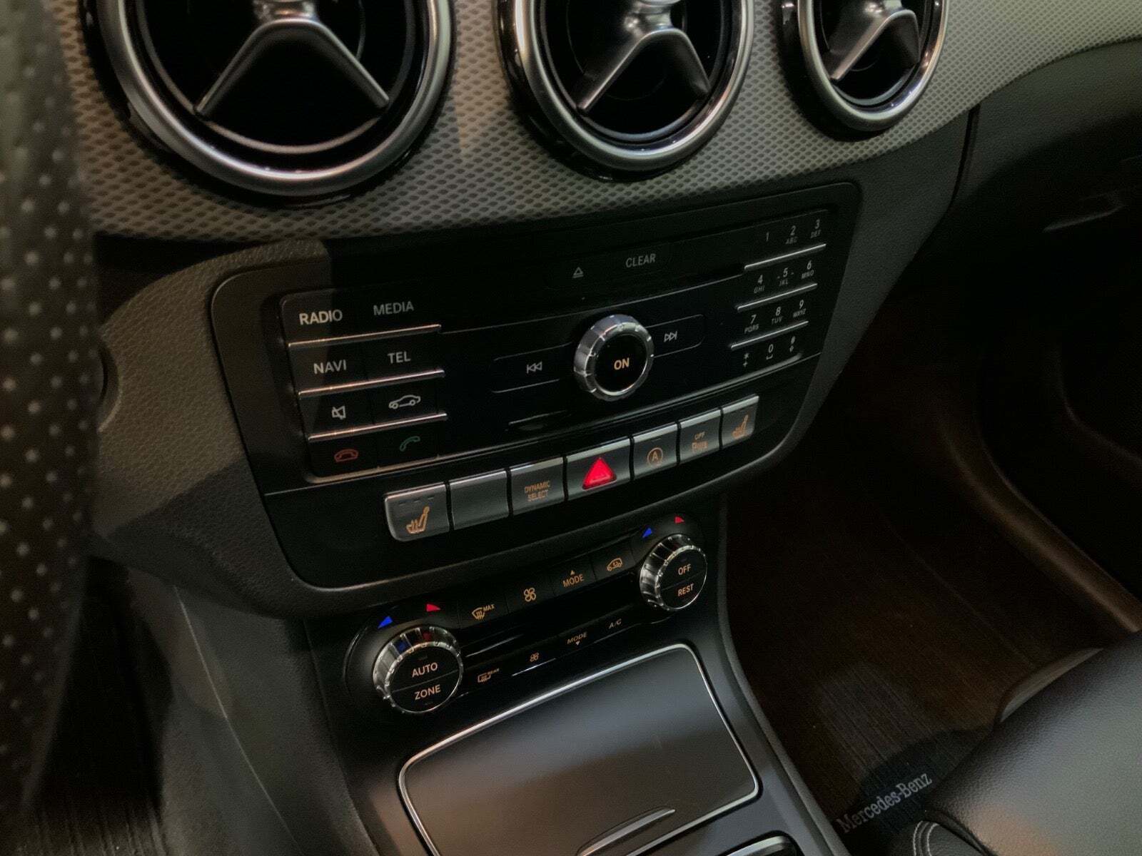 Sort Mercedes B180 d fra 2017