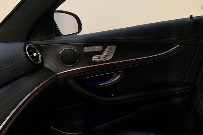 Sort Mercedes E300 e fra 2021