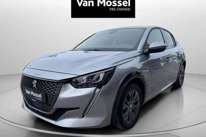 Grå Peugeot e-208 fra 2021 set udefra