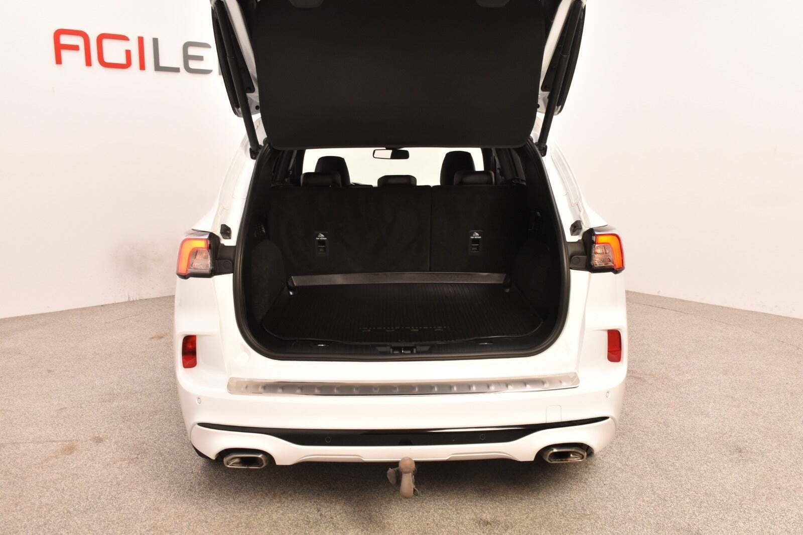 Hvid Ford Kuga fra 2021