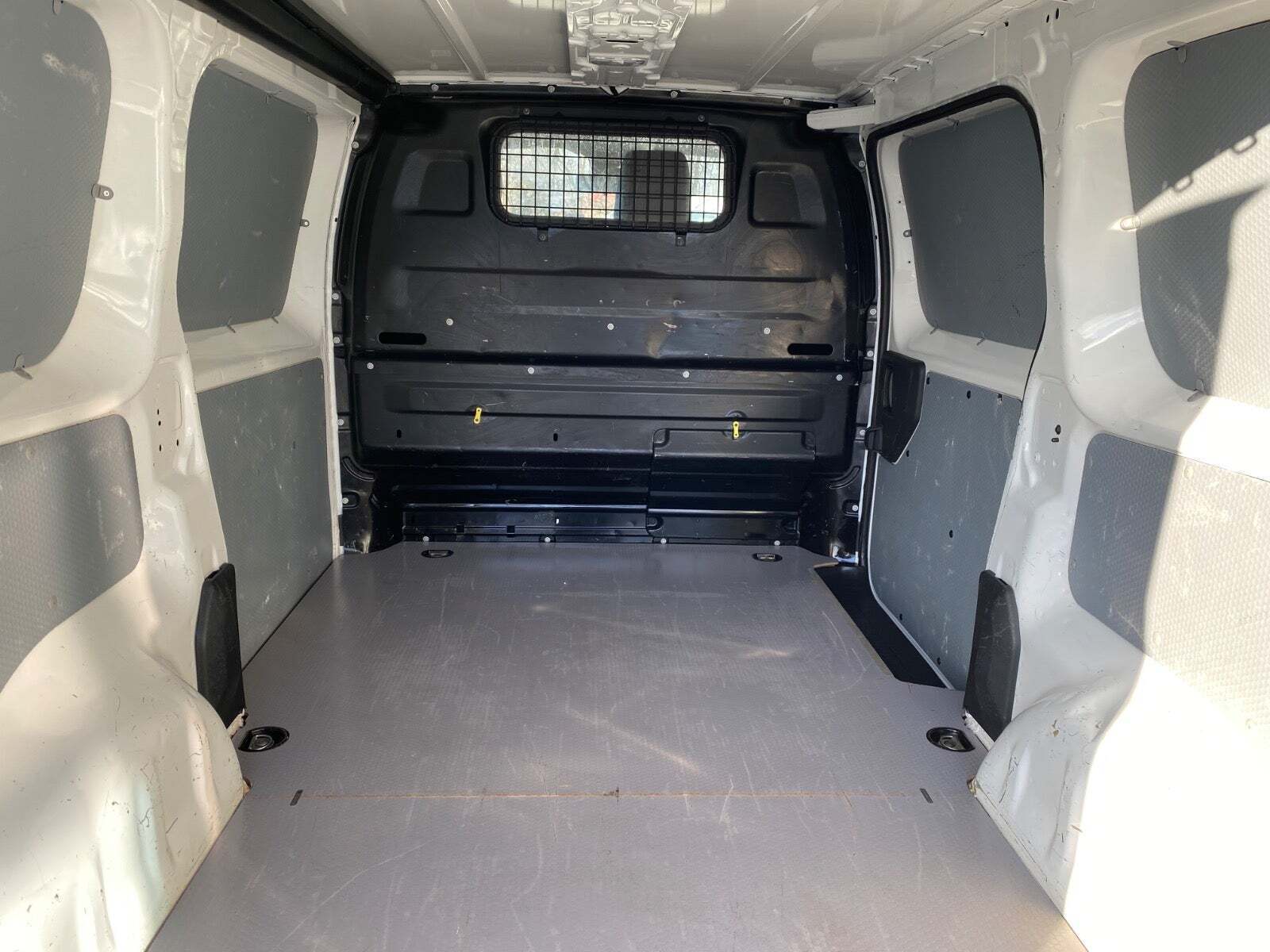 Hvid Peugeot Expert fra 2021
