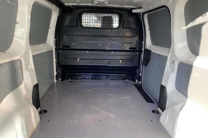 Hvid Peugeot Expert fra 2021