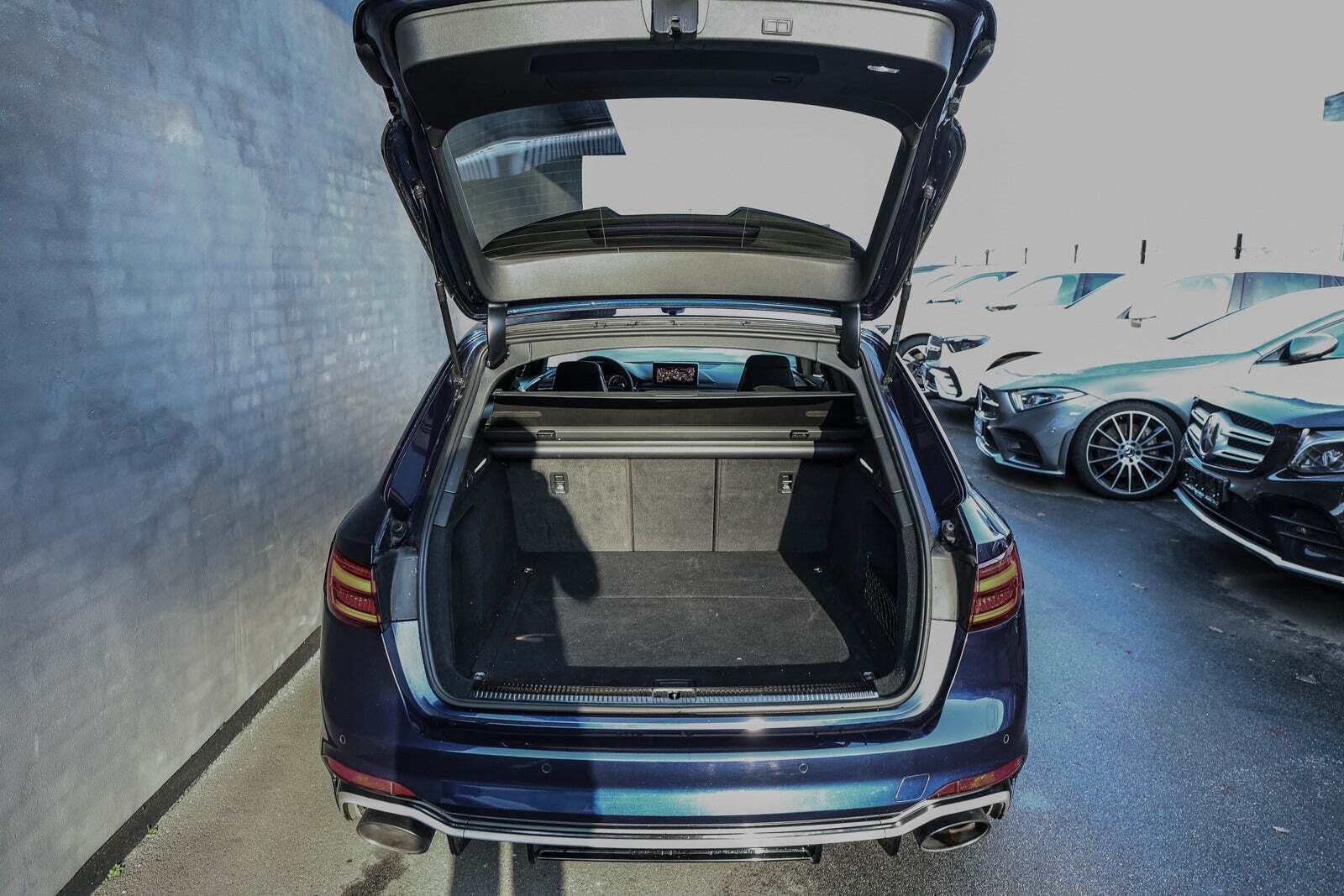 Blå Audi RS4 fra 2018