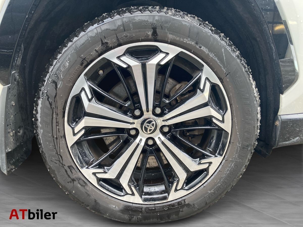 Hvid Toyota RAV4 Plug-in fra 2022