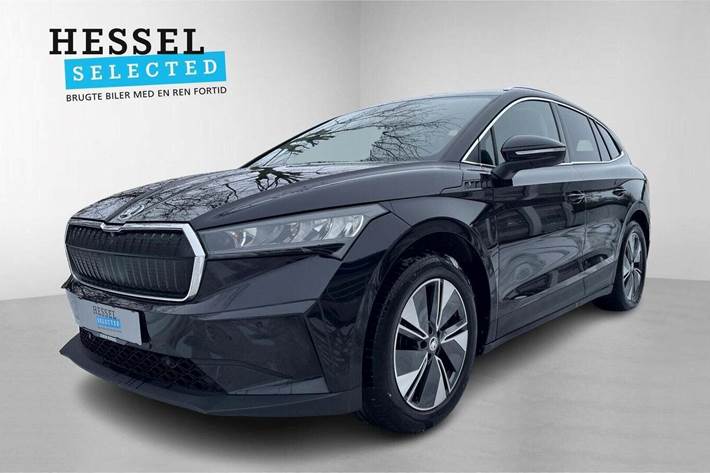 Sort Skoda Enyaq fra 2023 set udefra