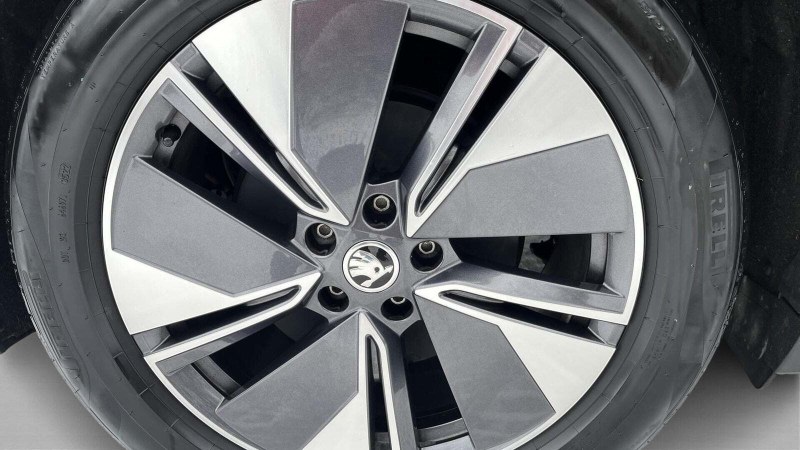 Sort Skoda Enyaq fra 2023