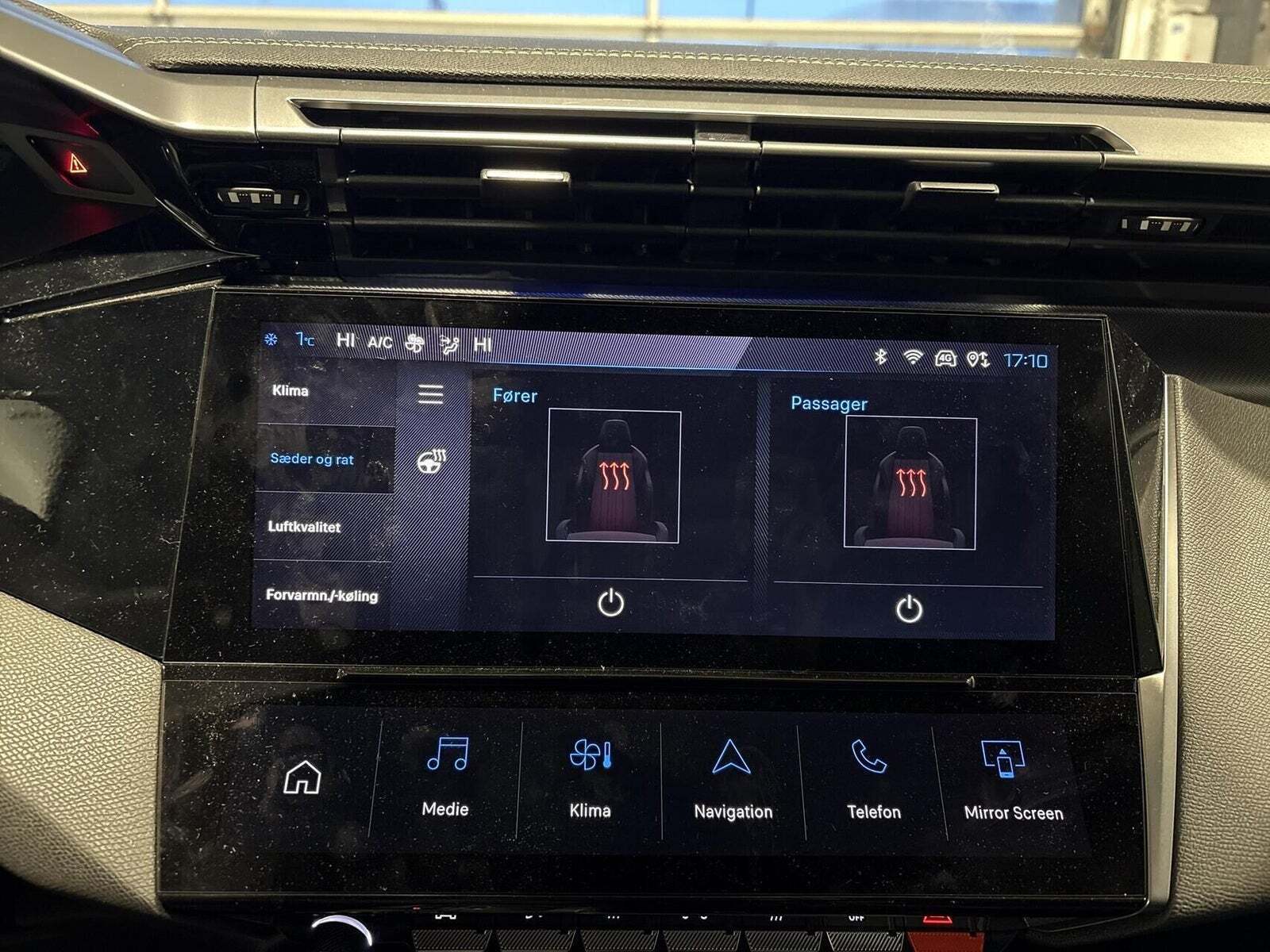 Grå Peugeot E-308 fra 2024