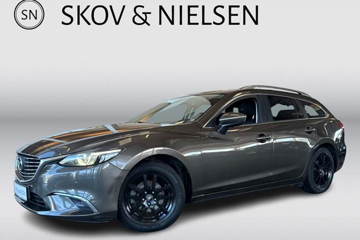 Grå Mazda 6 fra 2015 set udefra