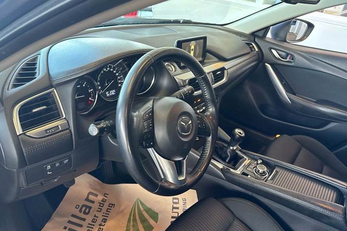 Grå Mazda 6 fra 2015