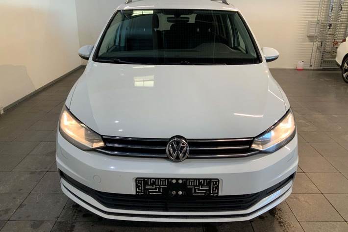 Hvid VW Touran fra 2019