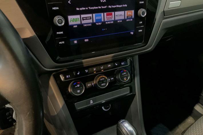 Hvid VW Touran fra 2019