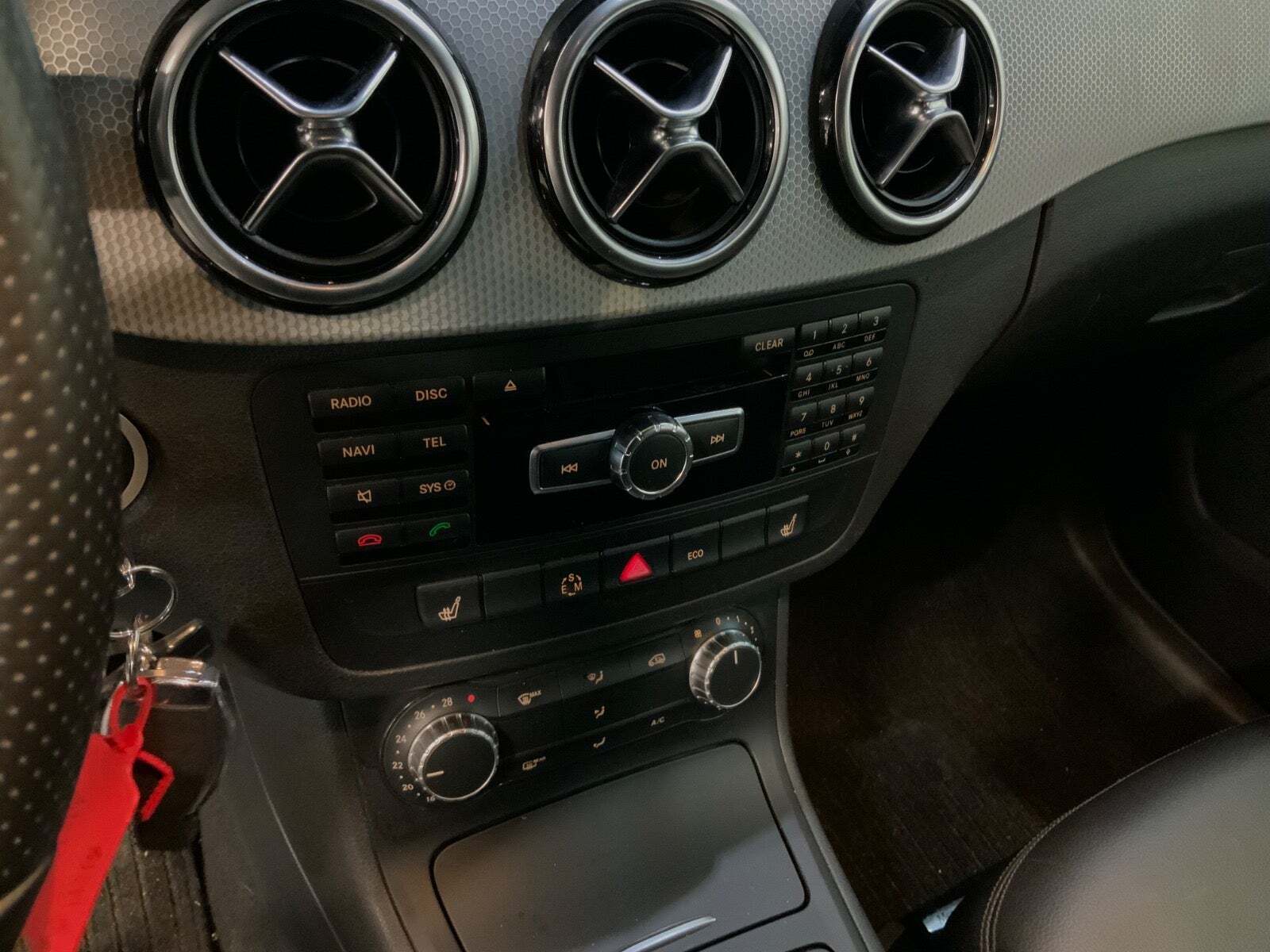 Sølv Mercedes B200 fra 2013