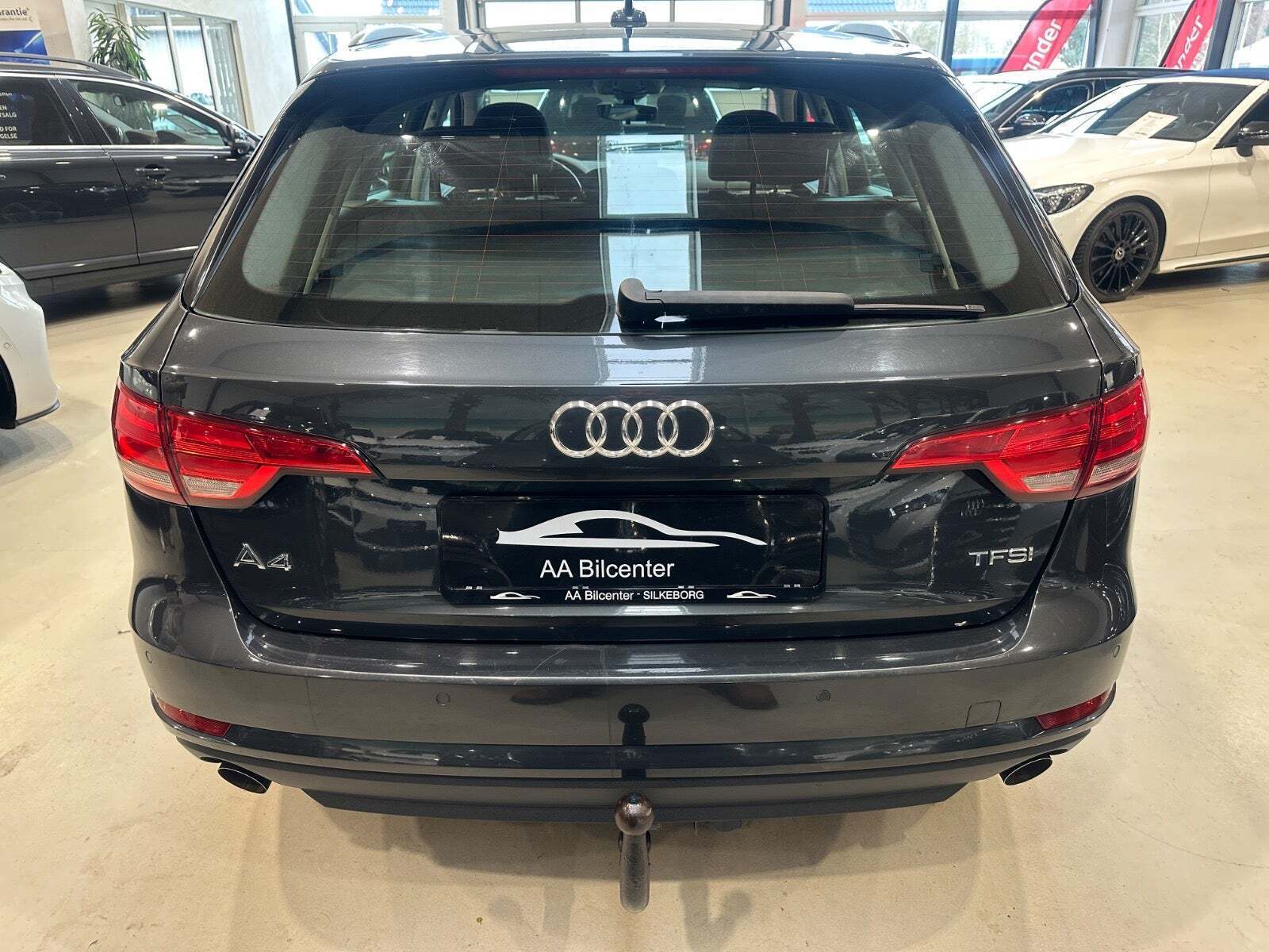 Grå Audi A4 fra 2016