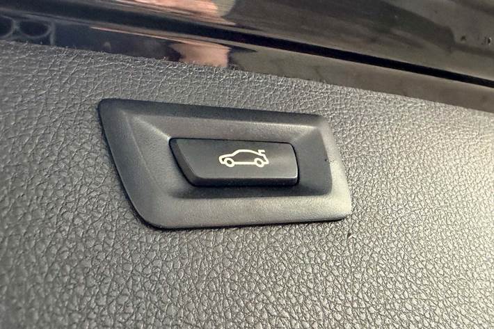 Sort BMW 320d fra 2019