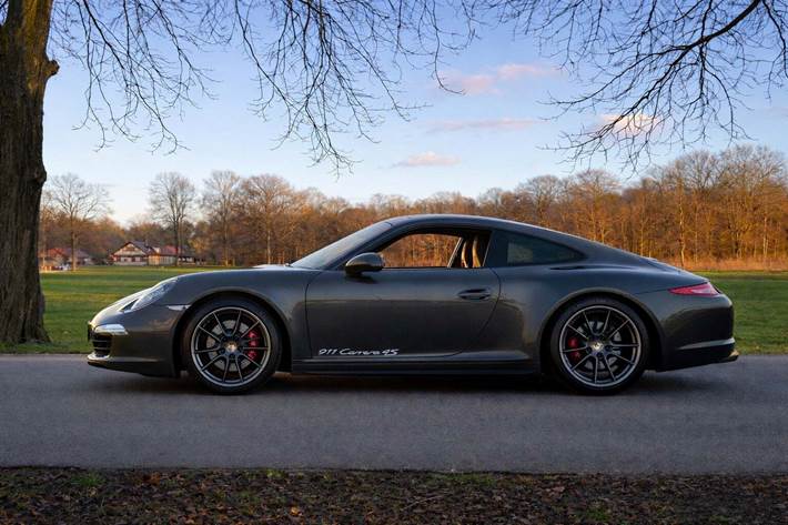 Sort Porsche 911 Carrera 4S fra 2013